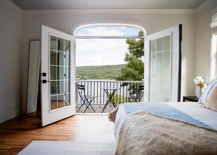 Lakeview Villa With Private Hot Tub, Firepit & Spacious Decks With Breathtaking Cliff Views