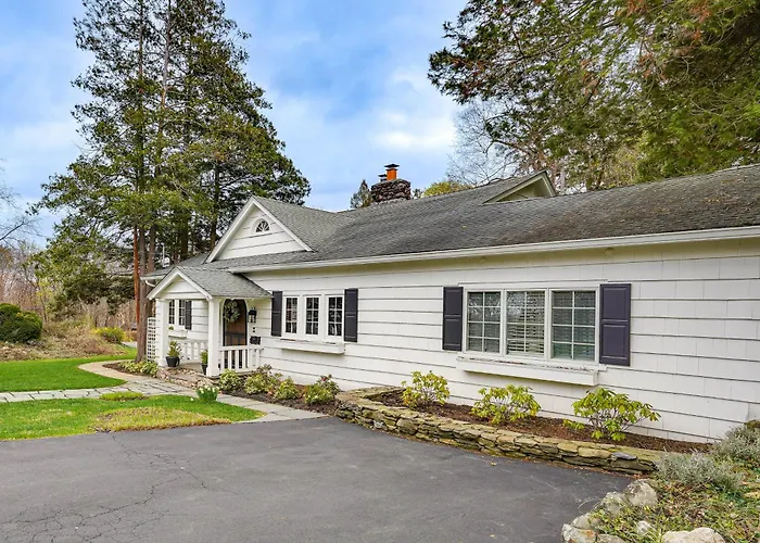 Historic 1800S Cornwall-On-Hudson Cottage!