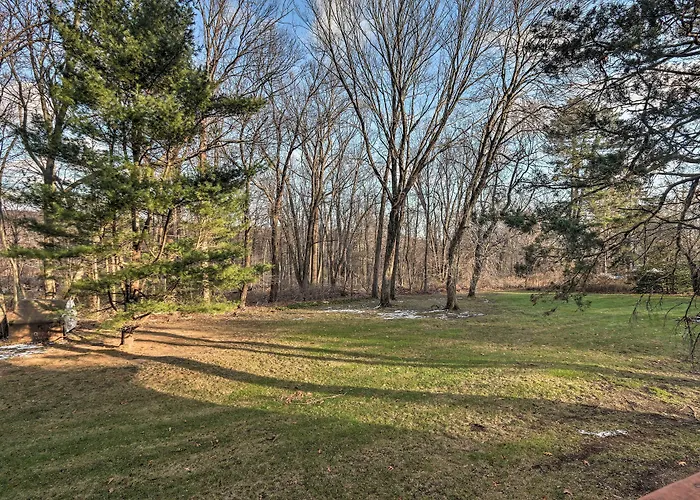 Family-Friendly Woodbury Home With Yard + Deck!